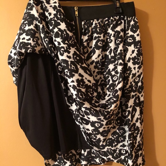 Skirt - Picture 3 of 4